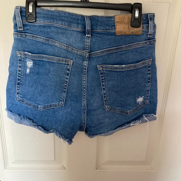 H&M Jean Shorts Size 8 Cut Off - Picture 4 of 4